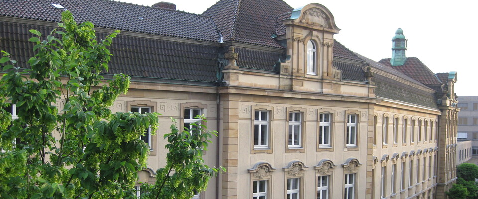 Kopfbild_unterebenen_Das-Gericht_01